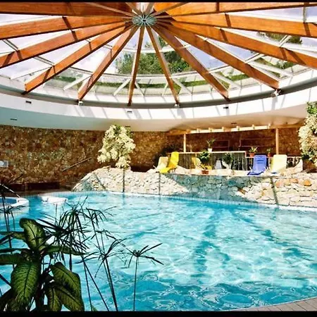 Flora Retro Hotel
