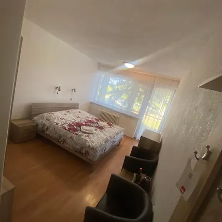 Отель Flora Retro