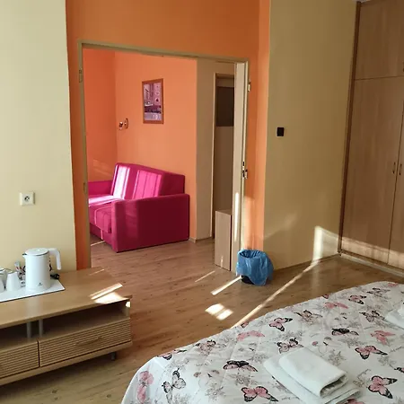 Отель Flora Retro