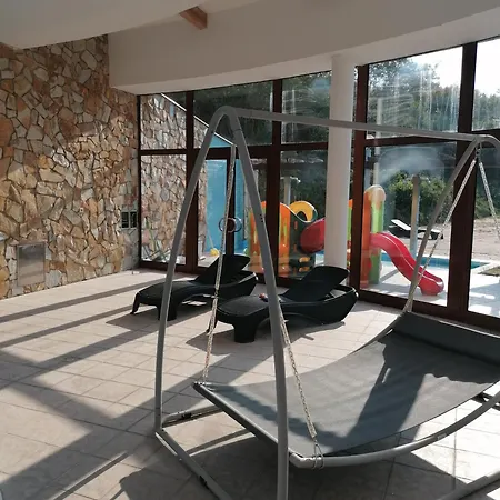 Отель Flora Retro